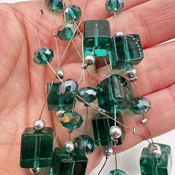 SALE! Multi-strand wire, Green Square and Faceted Glass Beaded Necklace! - Picture 9 of 12